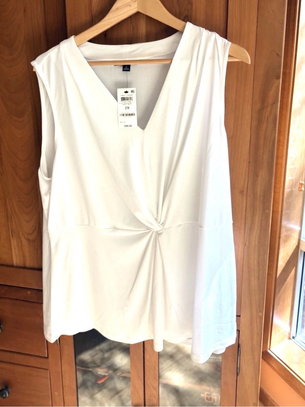 Alfani White Sleeveless Twist-Front V-Neck Top.  NWT, Size 2X